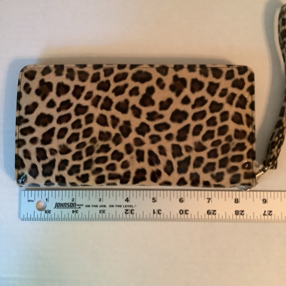 Wallet Wristlet Leopard Print New (but with a few small scratches) - Picture 9 of 14